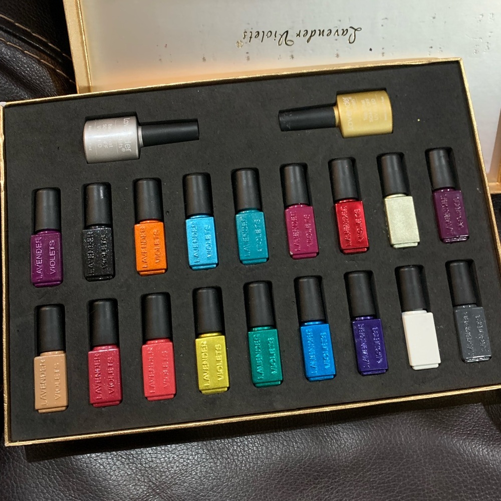 Brand New Colorful Gel Nail Polish with LED/UV light. - Picture 3 of 3